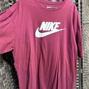 Nike Men's Burgundy Short Sleeve Tee